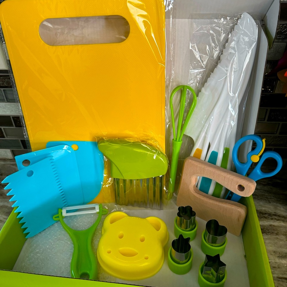 17PCS Kids Kitchen Set - Montessori Kitchen Tools